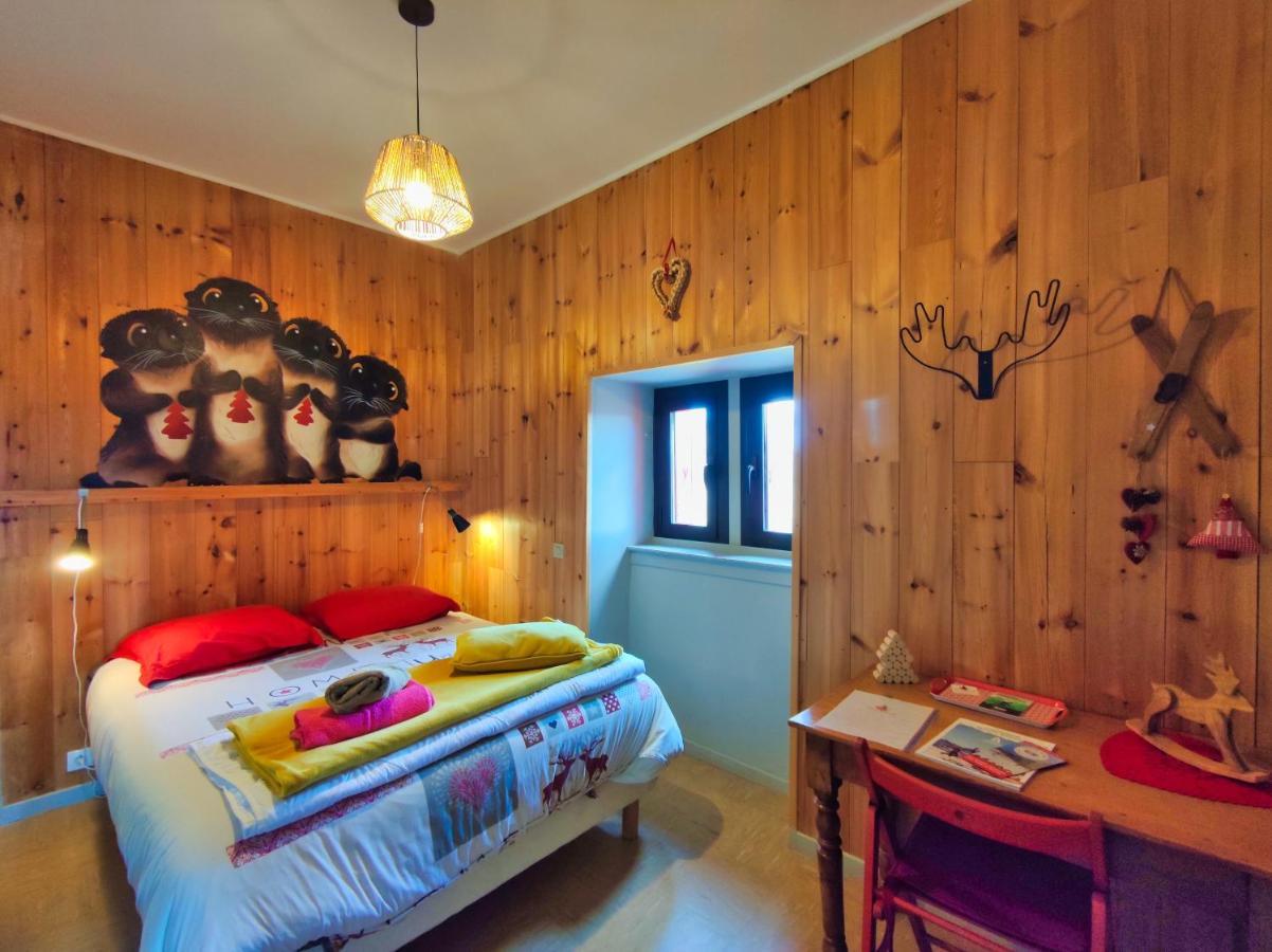 Artigues  Le Sapin Rouge - Restaurant - Bar - Chambres D'Hotes מראה חיצוני תמונה